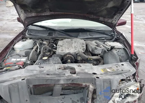 2007 Lincoln Town Car Signature Limited from USA, damaged, VIN 1LNHM82V57Y602415